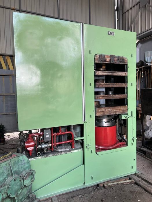Прес вулканізаційний 600х600, 250т 2 поверхи (Угорщина )Чепель