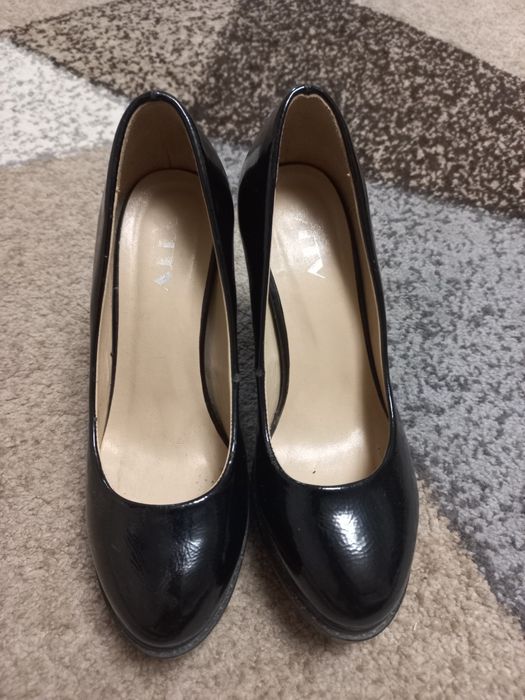 Женские туфли лакированные