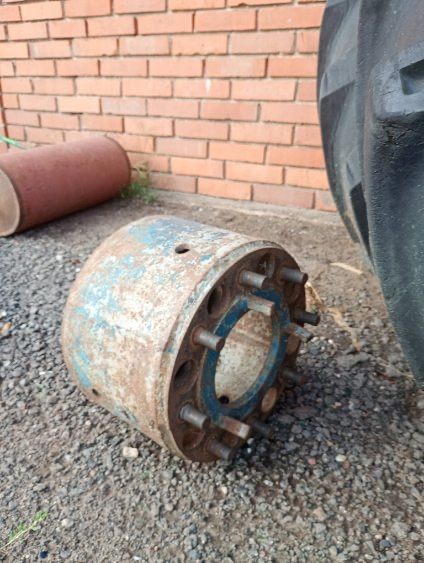 Koła  Plus sprzęgi kół bliźniaczych  Do Zetora seria 90 i bizona super