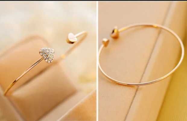 Pulseira de 2mm Dourada "Two Hearts" Com Cristais