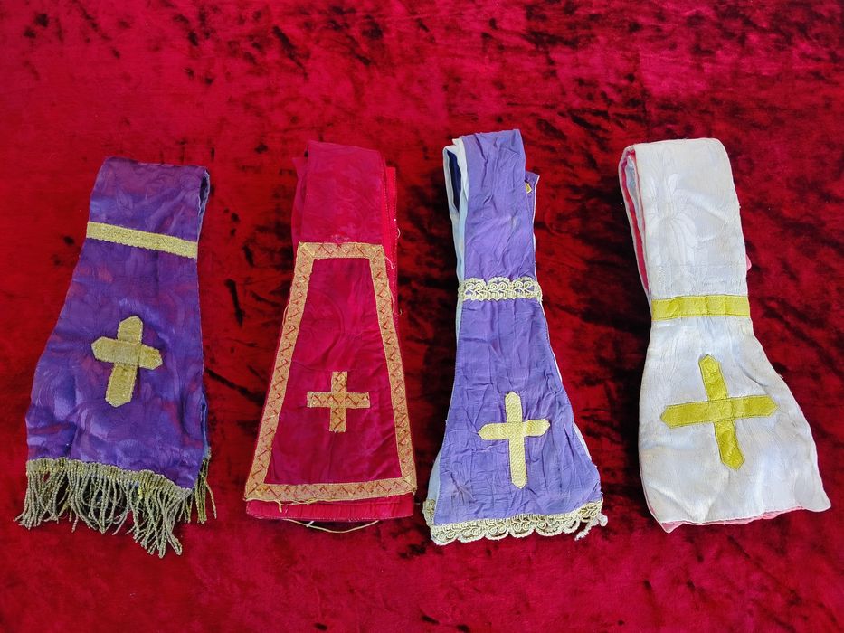 Stare zabytkowe stuły kapłańskie