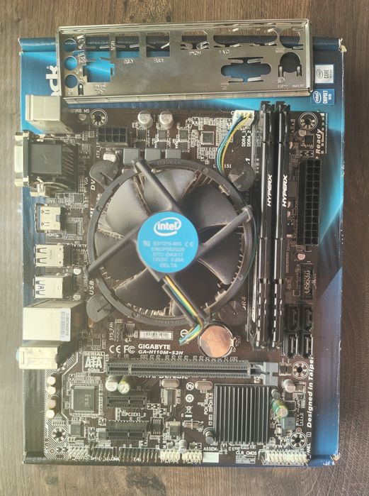 i5 7500 + Gigabyte H110 + 8GB RAM