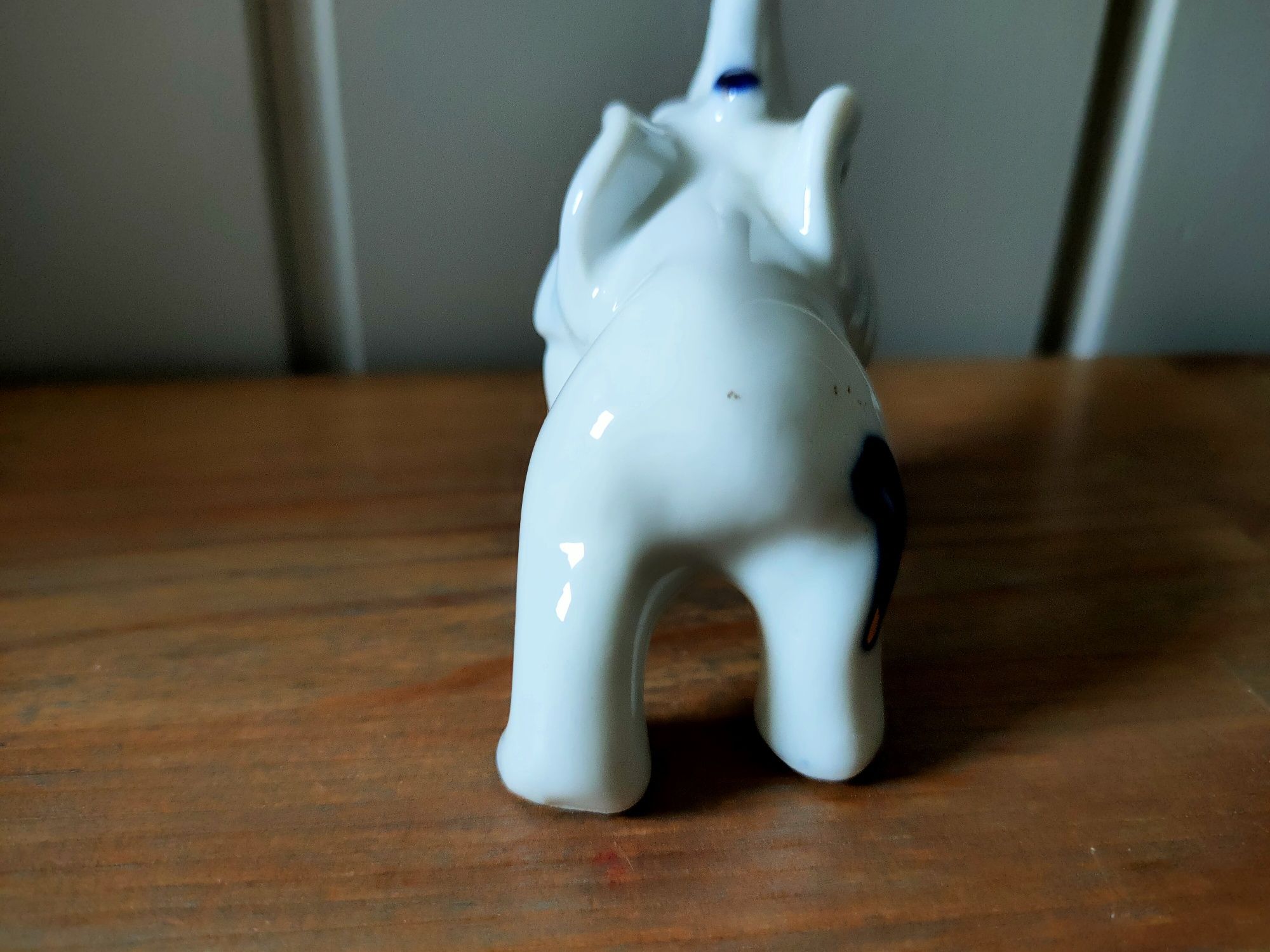Słonik Porcelanowy Sygnowany