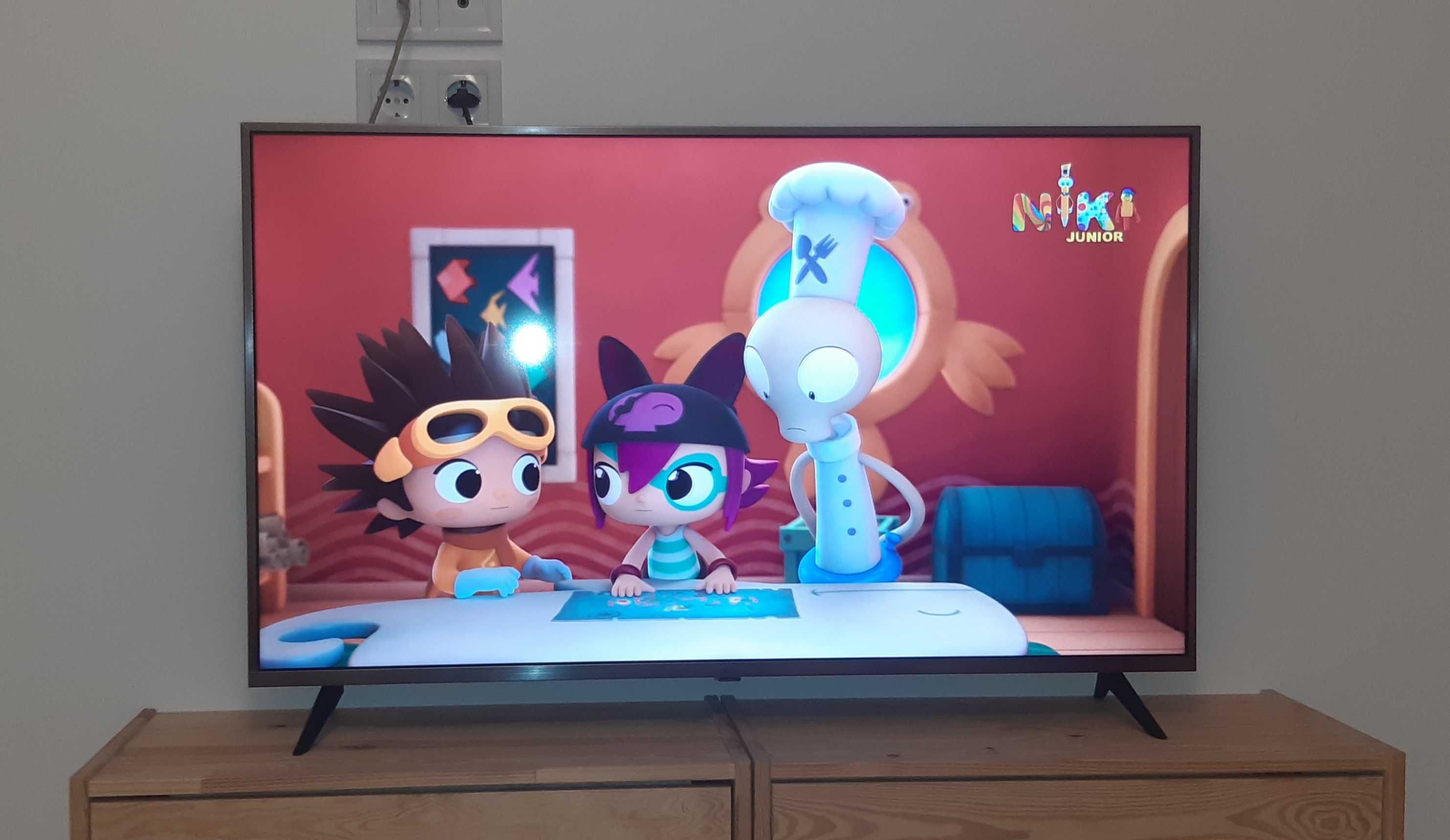 Телевизор Xiaomi Mi TV 4S 43 4К , в идеальном состоянии , новый