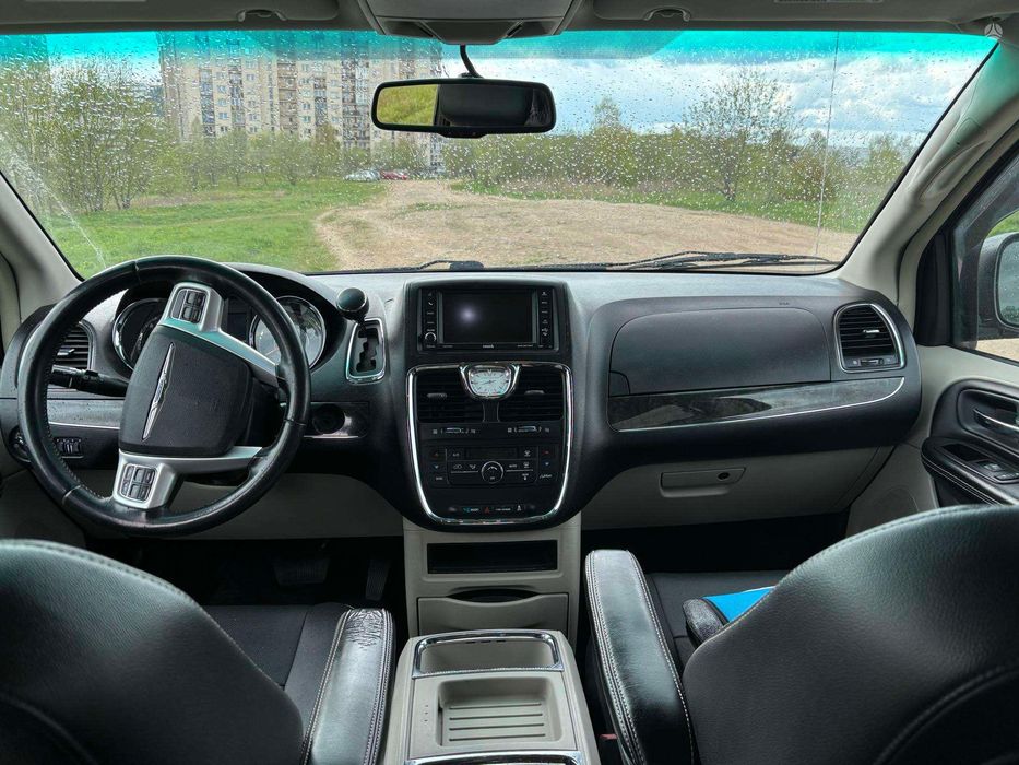 Chrysler town & country.
Gasolina/Gas