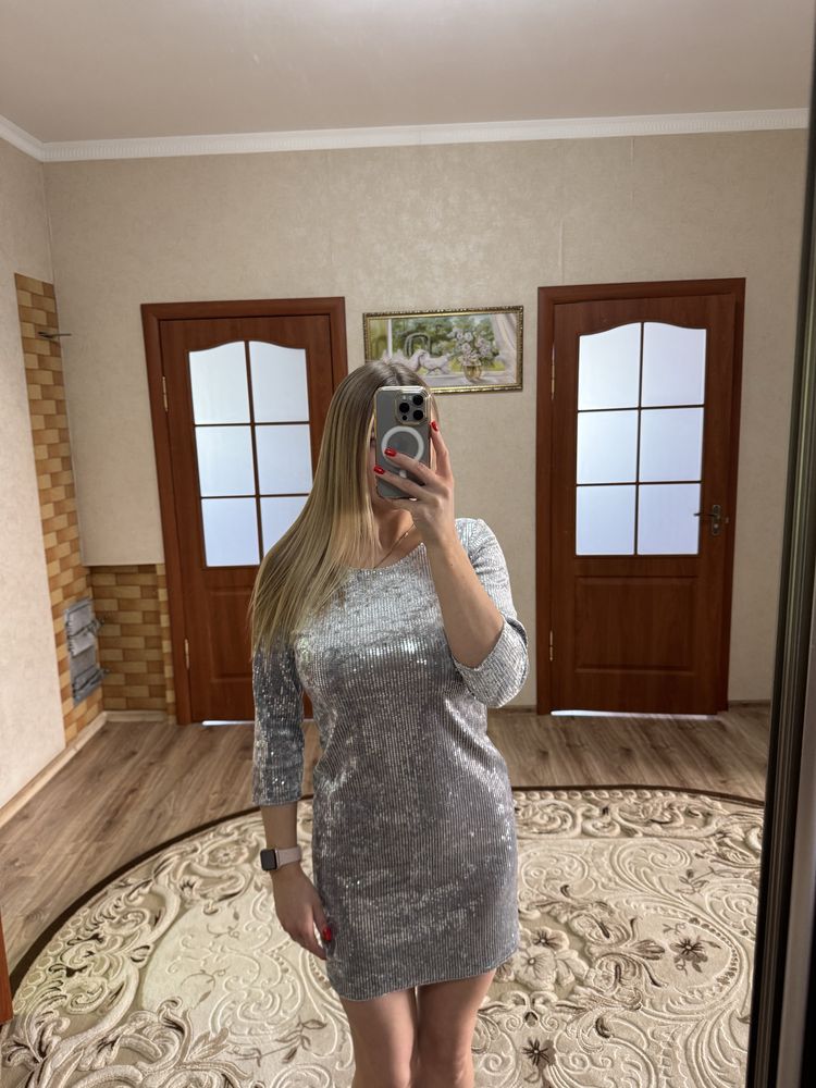 Сукня з паєтками