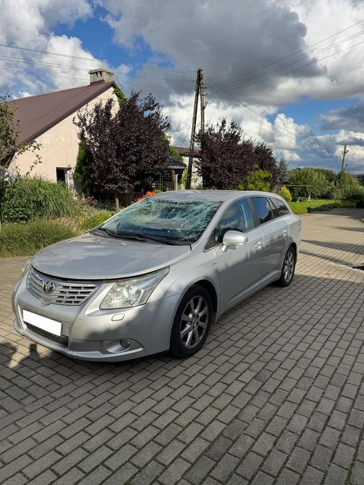 Toyota Avensis Toyota Avensis Kombi uszkodzona