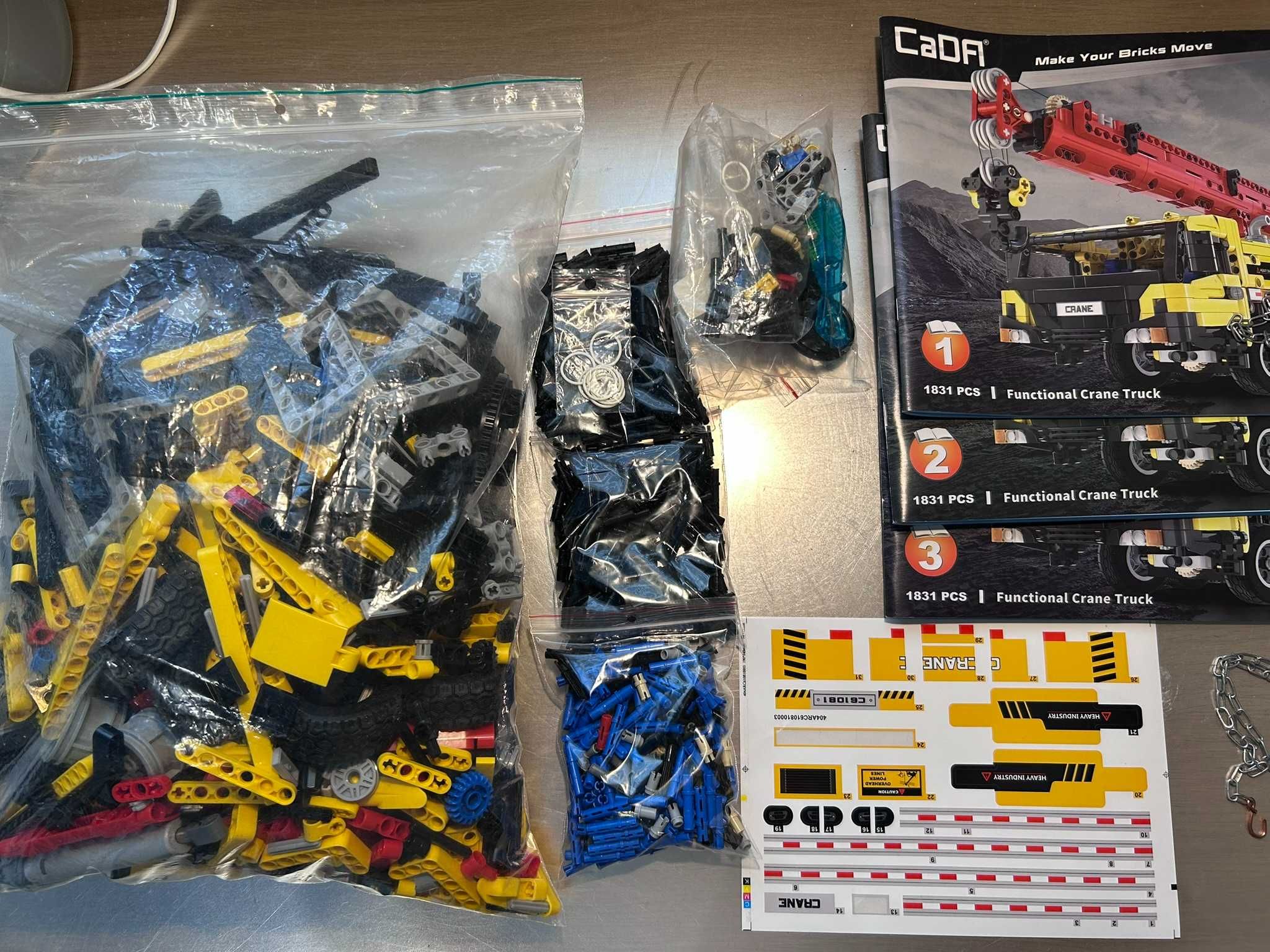 Klocki CADA Technic Dźwig C61081W
