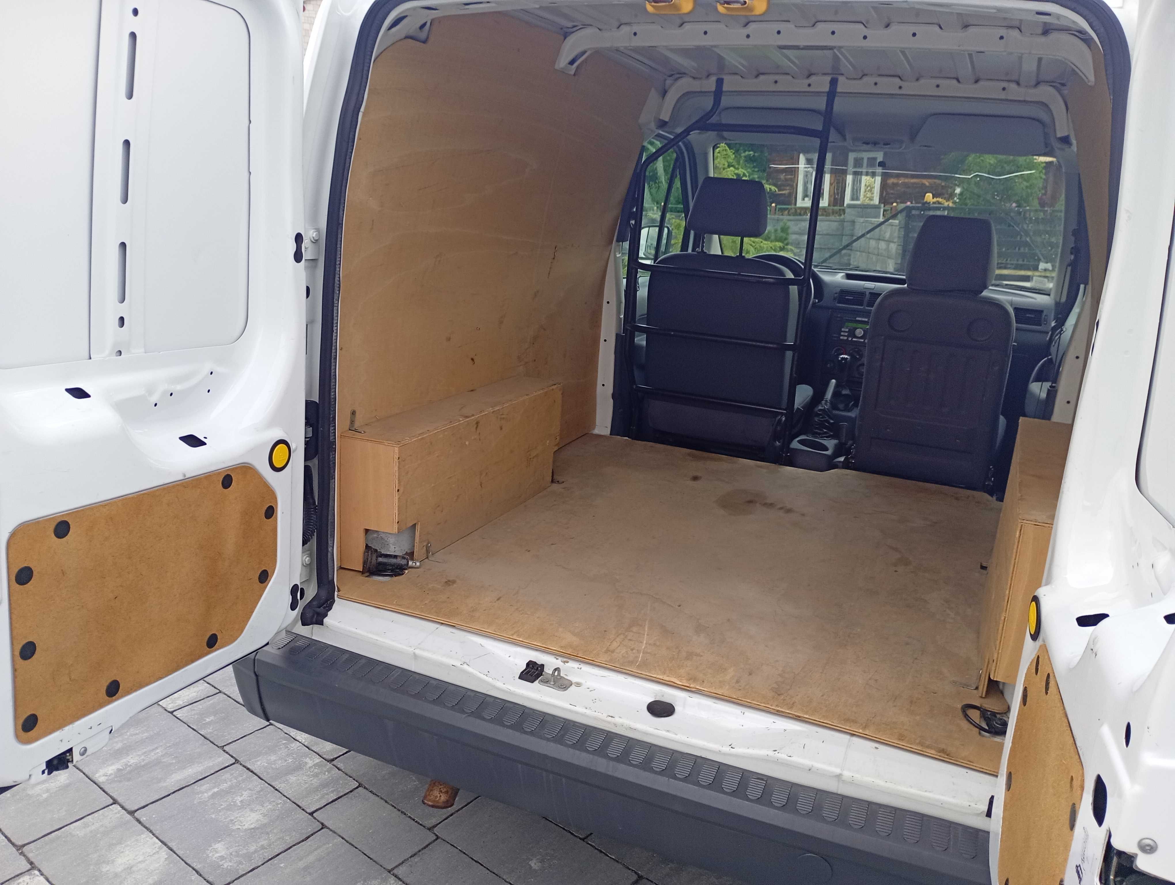 Sprzedam Forda Connect BEZ KOROZJI z przebiegiem 142000 km