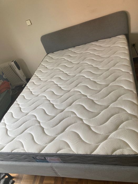 Cama com colchão menos de 2 anos de uso