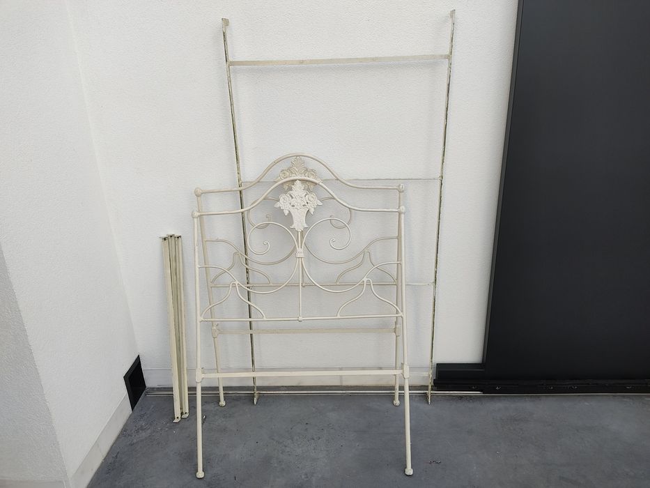 Vendo cama de ferro solteiro para restauro