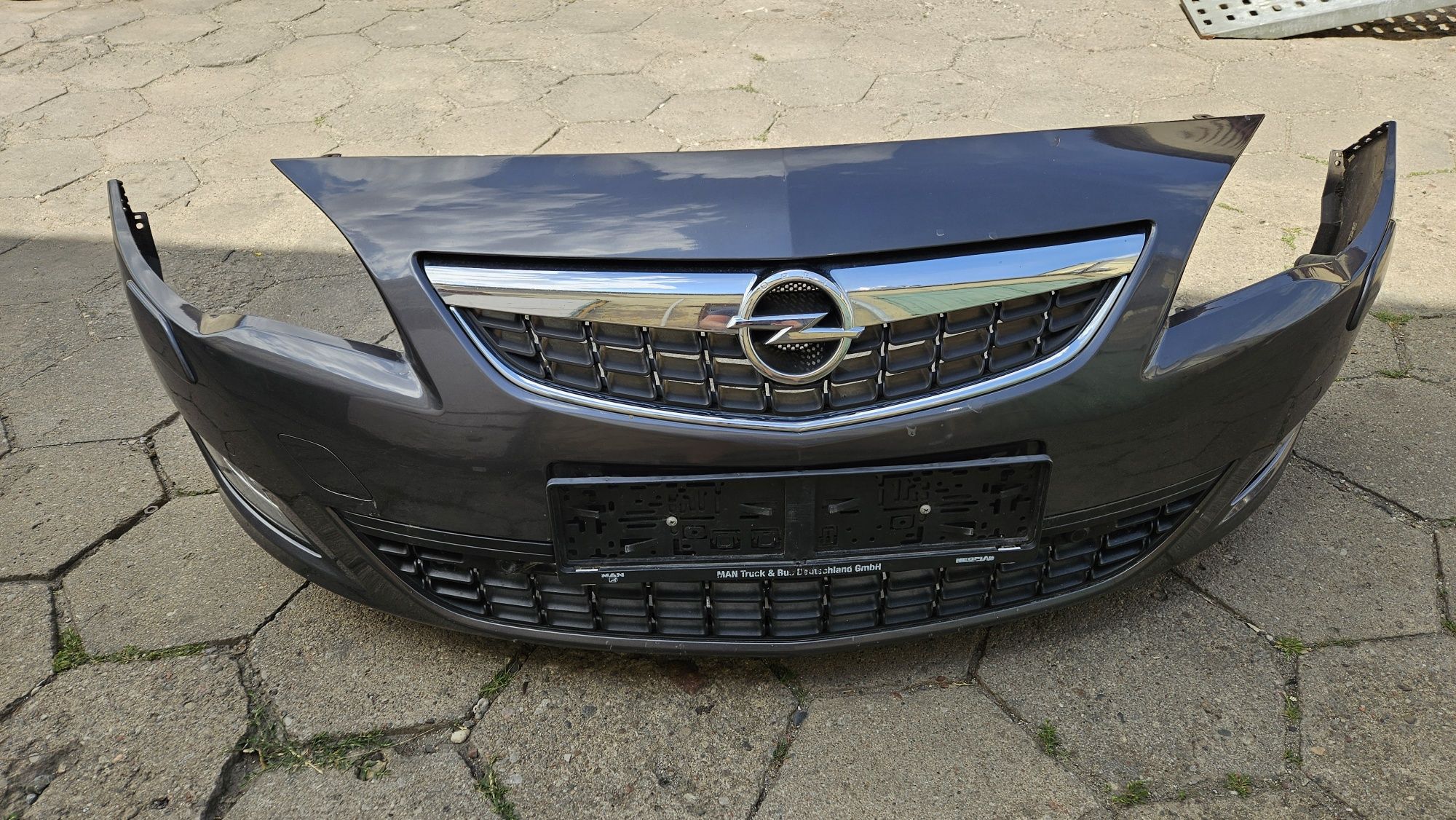 Zderzak przód przedni z177 opel astra j IV 4 czujniki pdc spryskiwacze