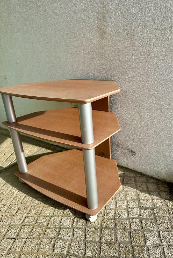 Mesa de apoio TV/computador com rodas