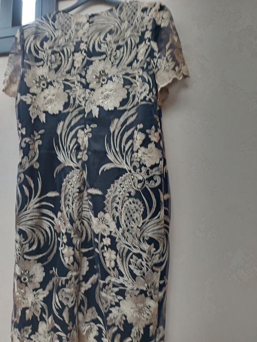 Елегантна сукня призначена для особливих випадків.