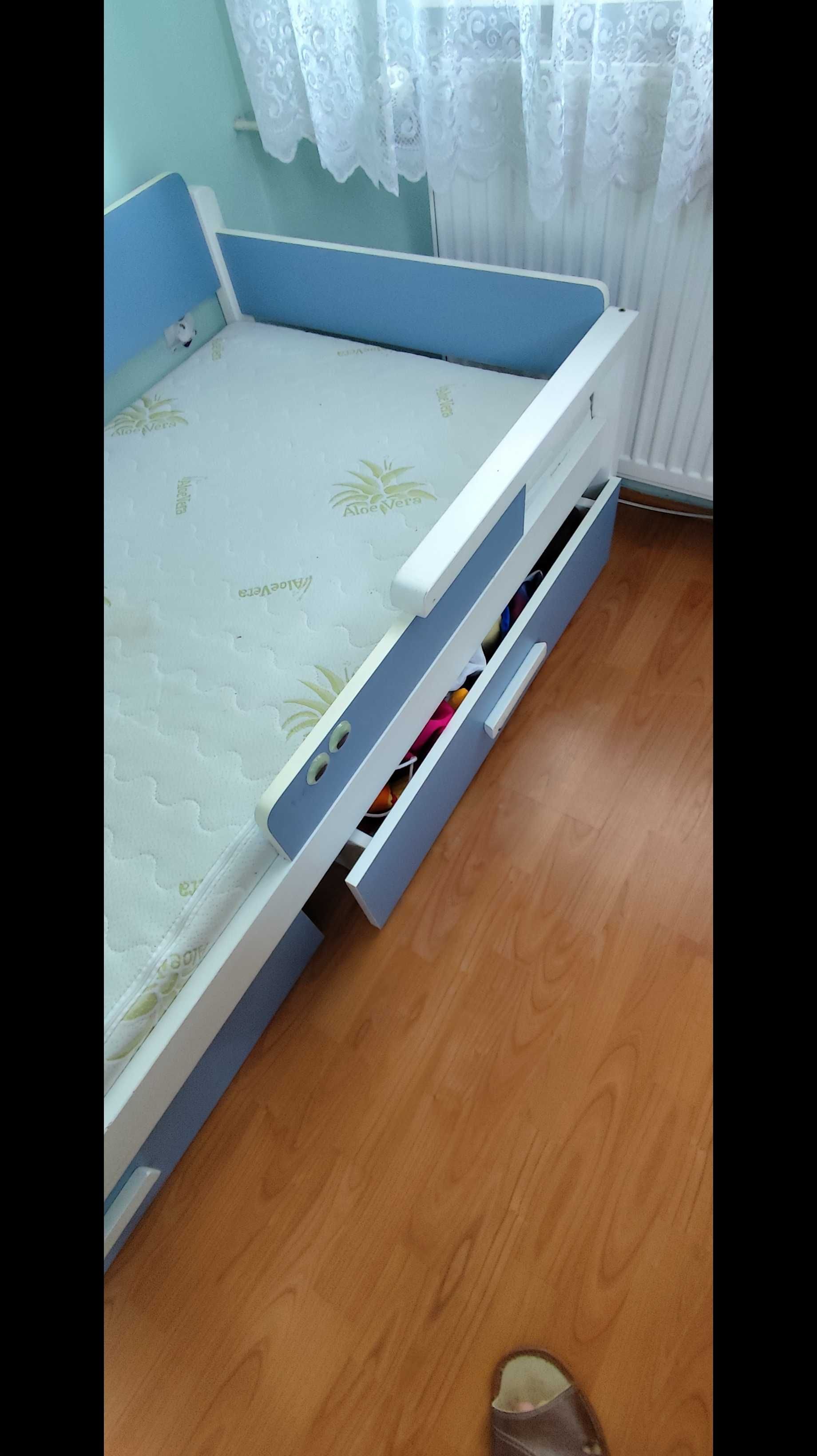Lozko  dzieciece z szufladami