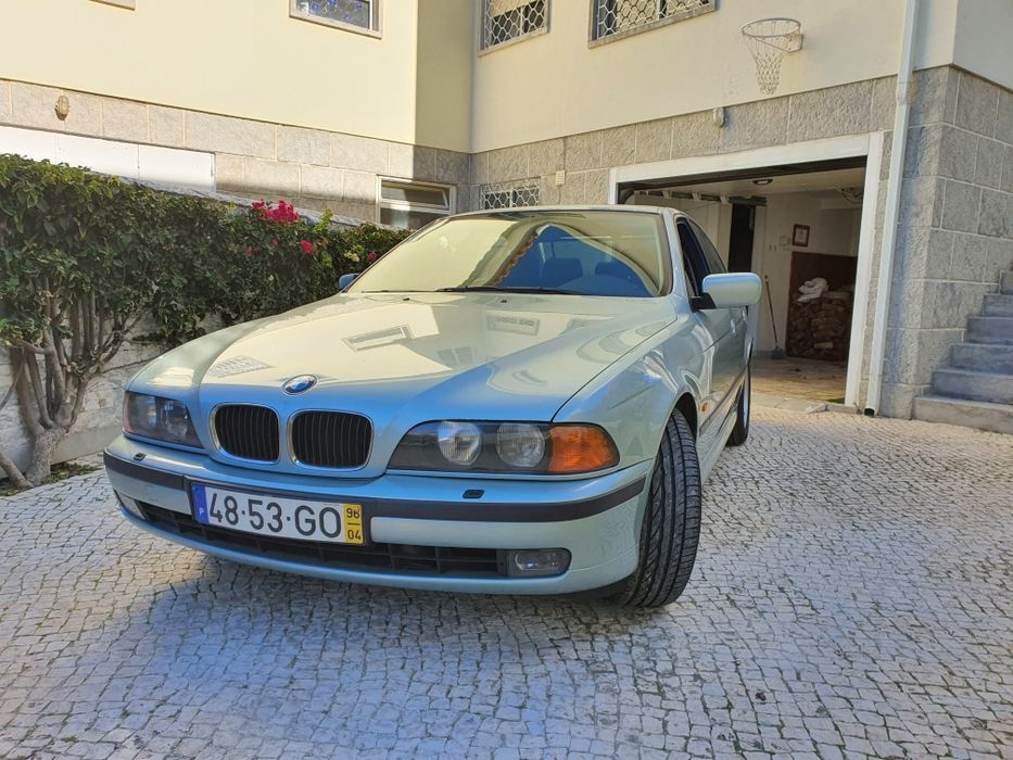 BMW 528i 1996 de garagem