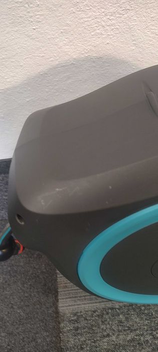 Wąż ogrodowy ścienny na bębnie z aku. Gardena   S-240