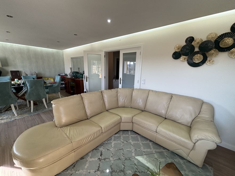 Sofa de pele beje