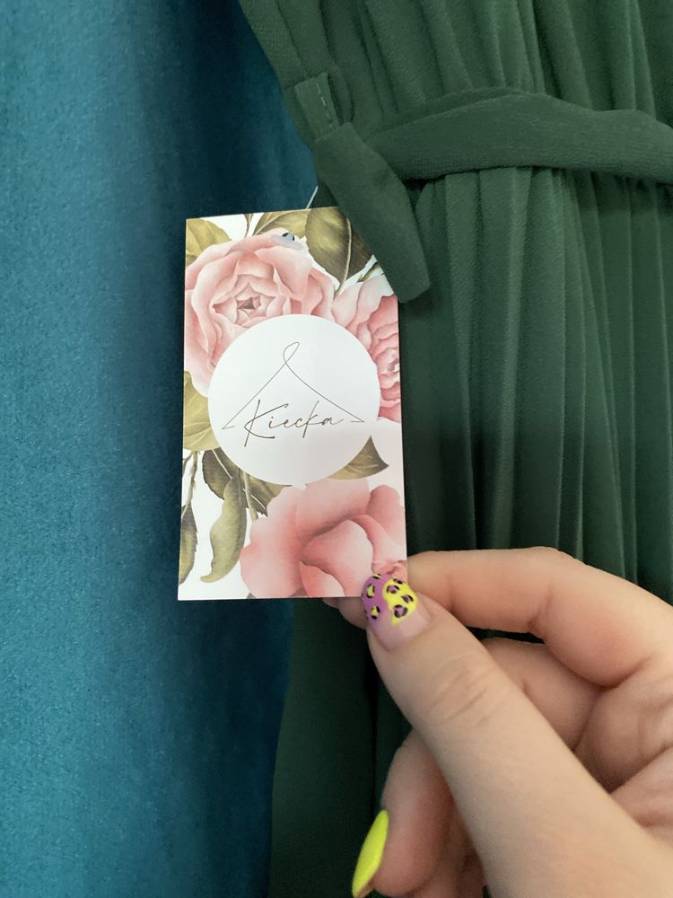 Maxi sukienka plus size plisowna długa. Butelkowa zieleń