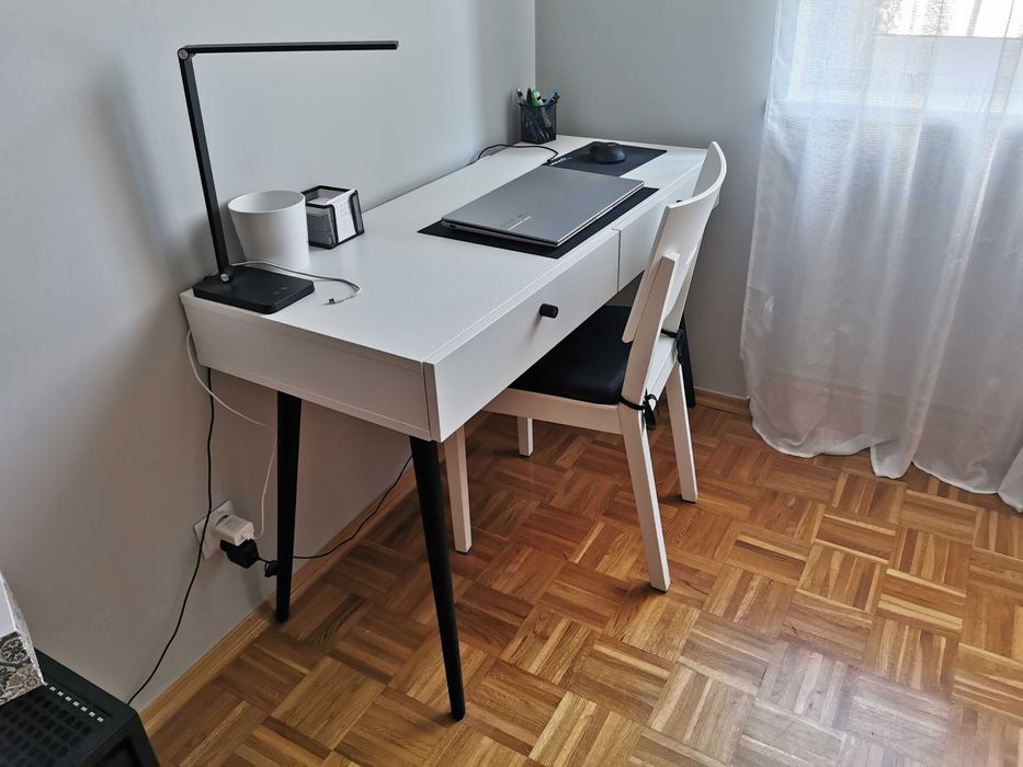Dziecięce minimalistyczne biurko odbiór osobisty