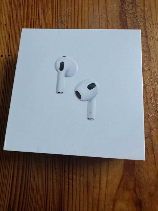 Продам наушники беспроводные AirPods