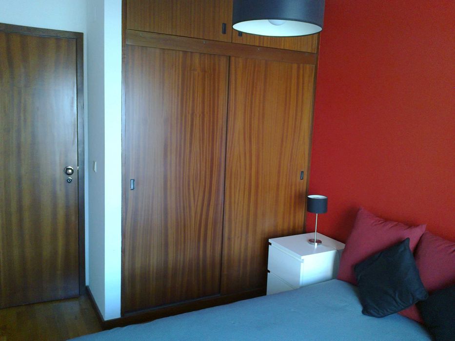 Quarto em apartamento na zona Prelada/Boavista