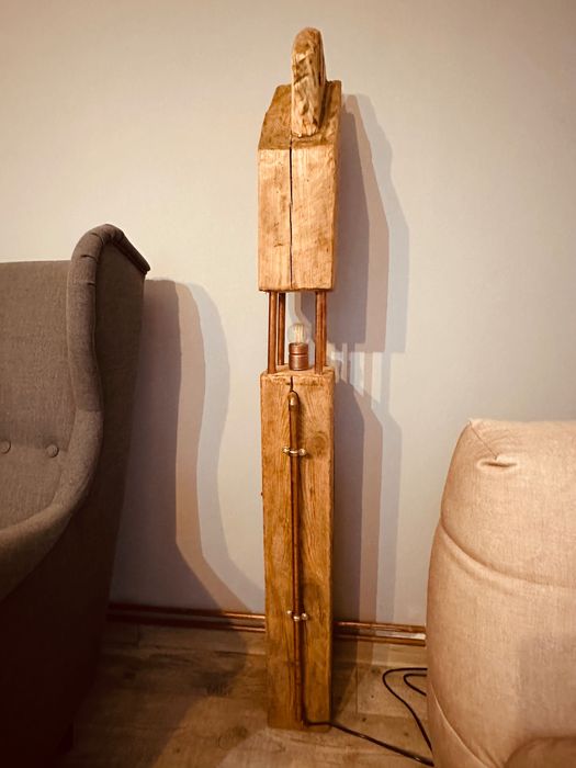 Lampa , stolik z belek 150 lat