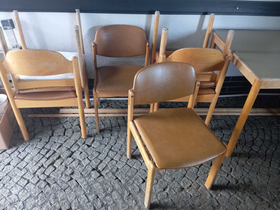 Komplet dwóch stołów i 6 krzeseł