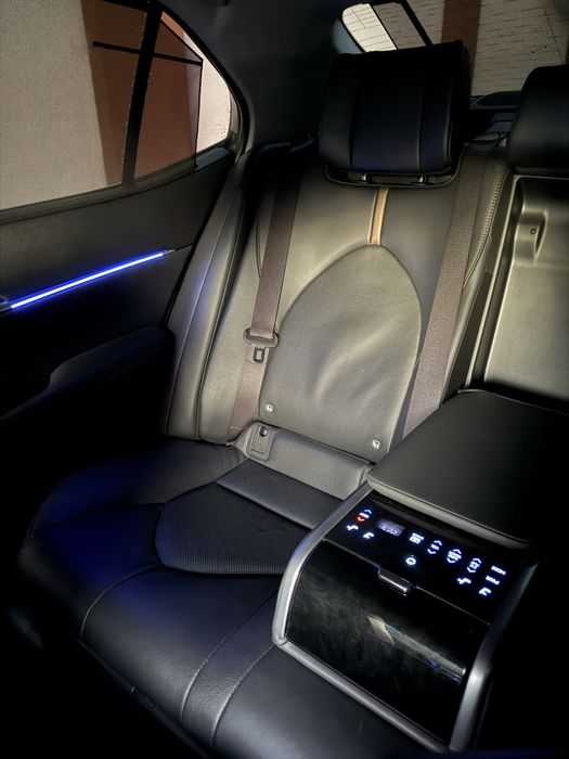 Оренда преміум авто -Toyota Camry 70 Hybrid