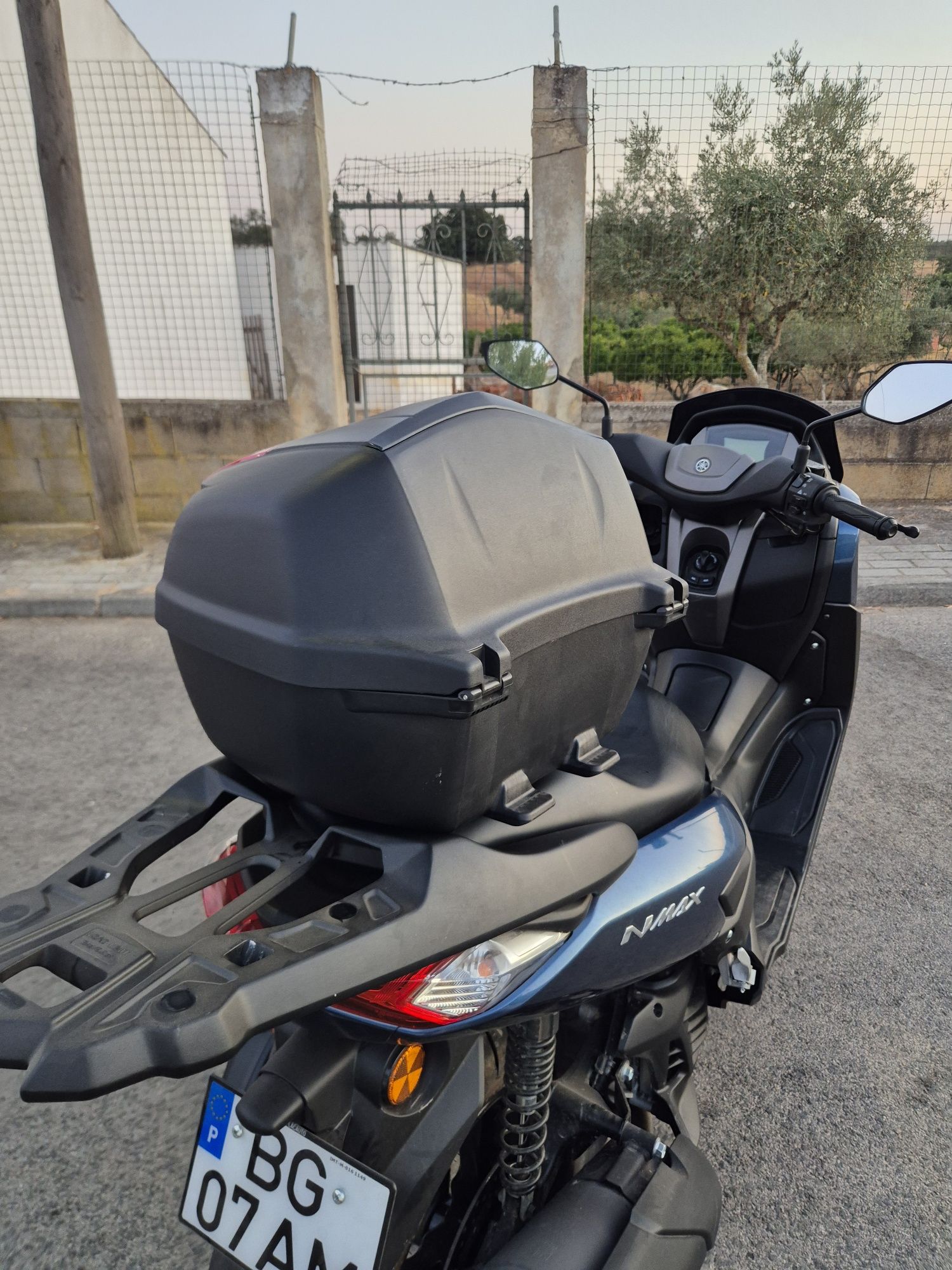 N MAX 125  negociável  2024