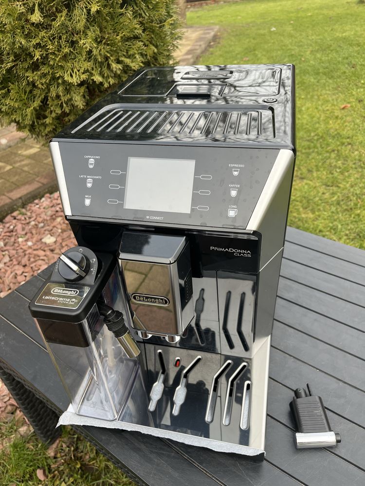 Кавоварка DeLonghi PrimaDonna Class провірена