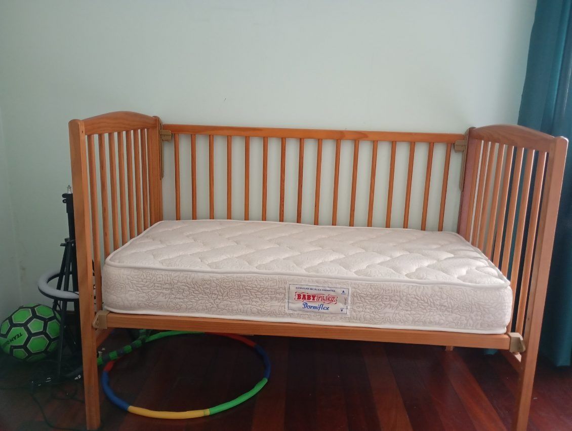 Cama de bebé como nova