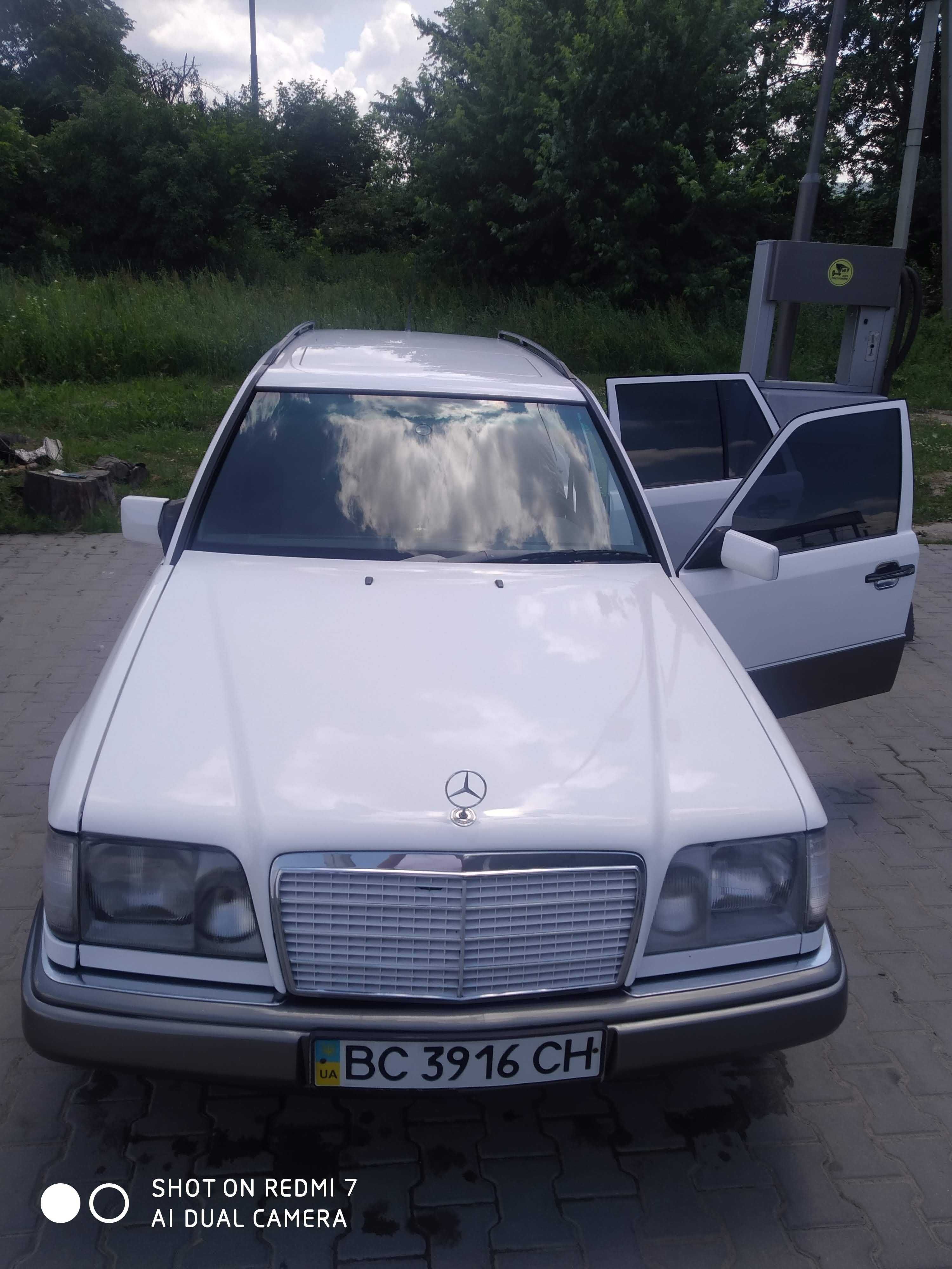 Продам терміново Mercedes-Benz E 200 1995