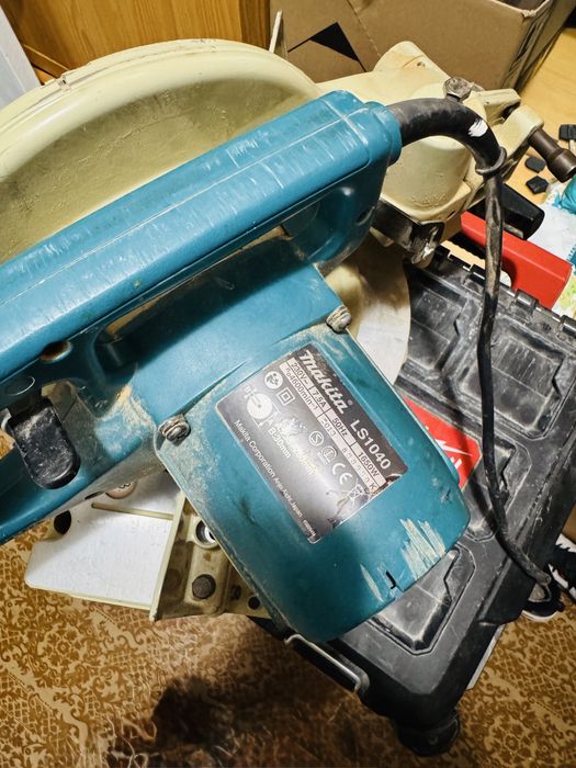 Торцювальна пила Makita LS1040
