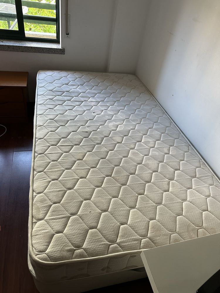 Cama Sommier com Estrado Elevatóri