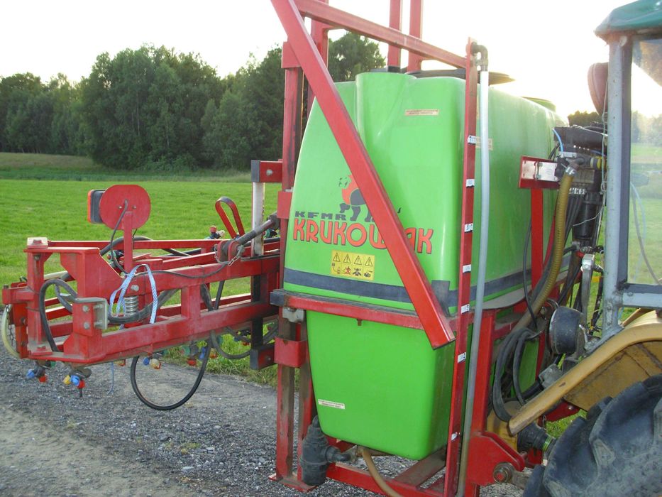 Opryskiwacz 900 L ,15 m