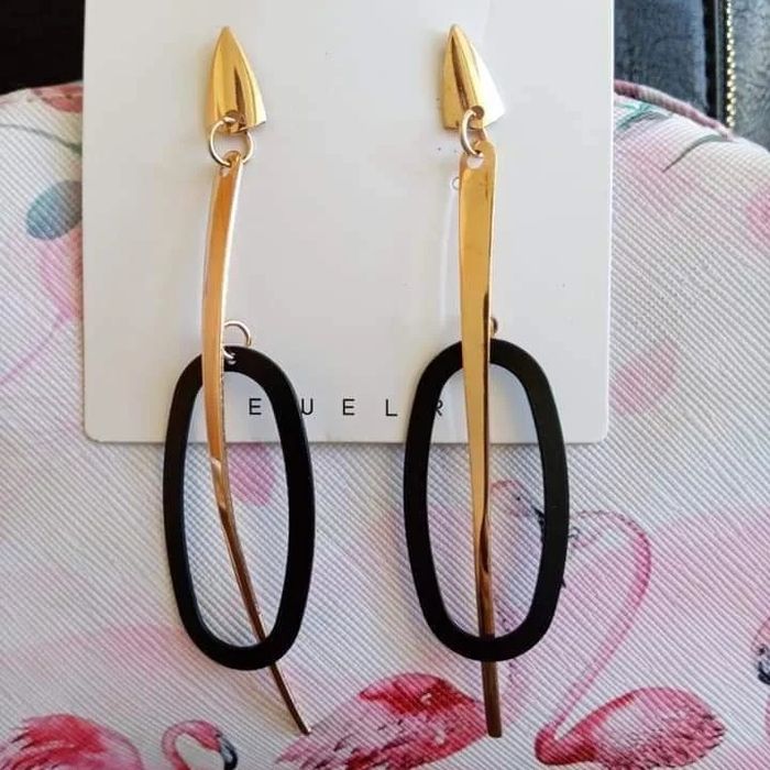 Brincos novos. Super leves. Bijuteria. Ideias para qualquer ocasião...