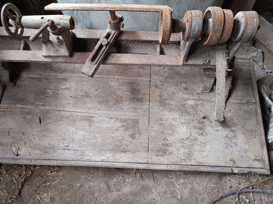 Токарний станок по дереву