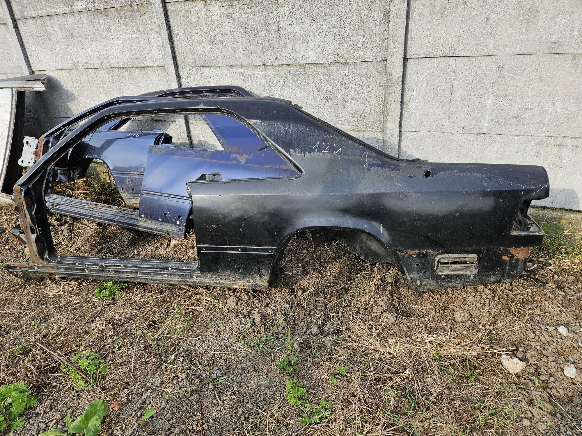 Крило,четверть Мерседес w124 купе