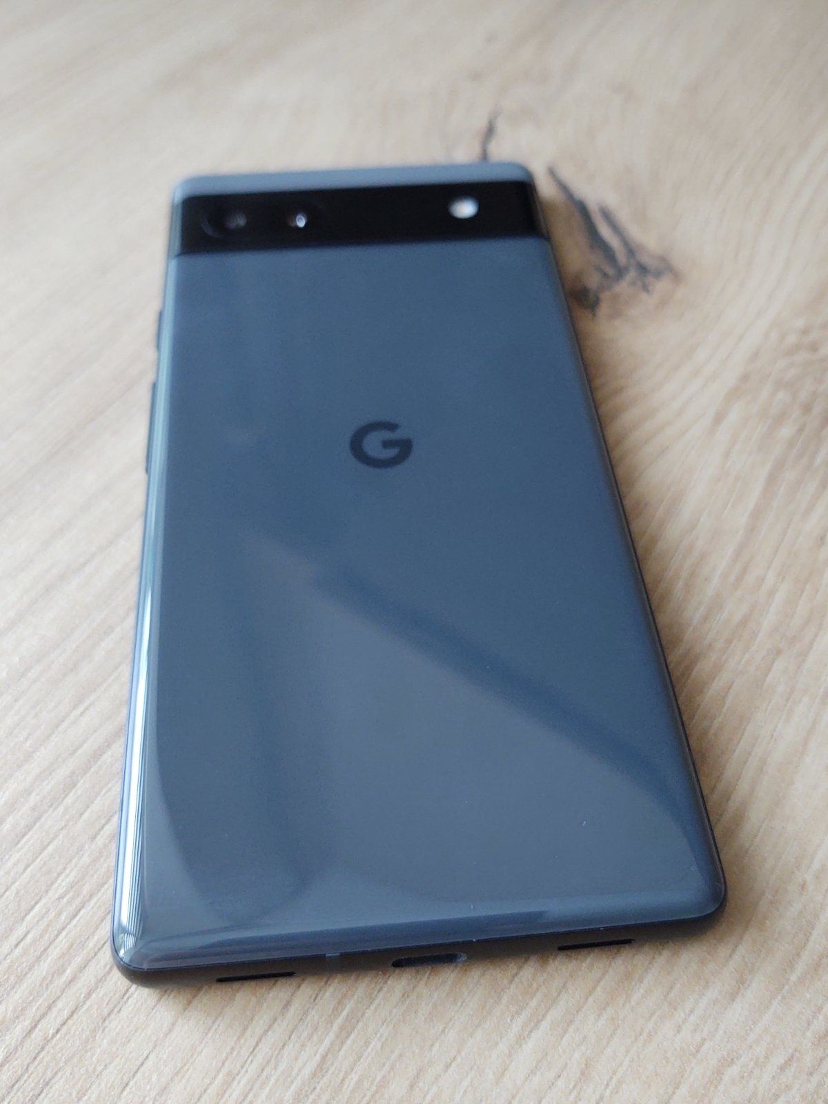 Продам смартфон Pixel 6a