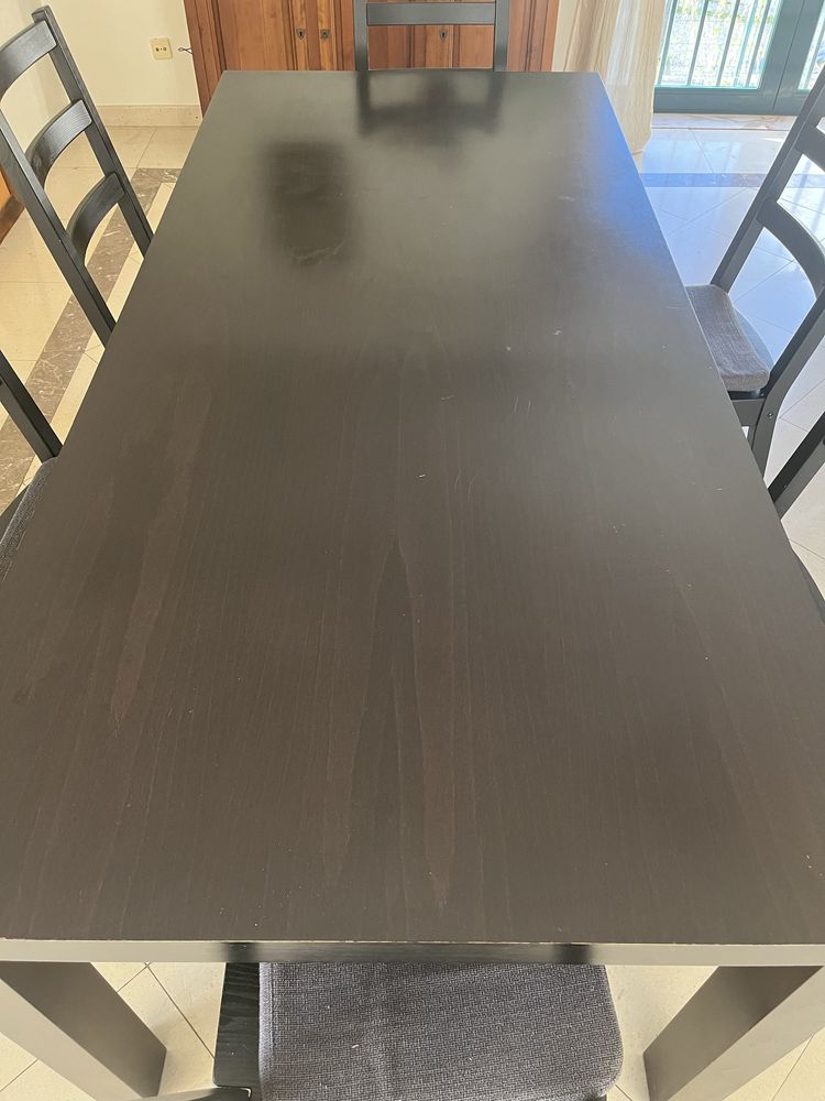 Mesa de jantar preta