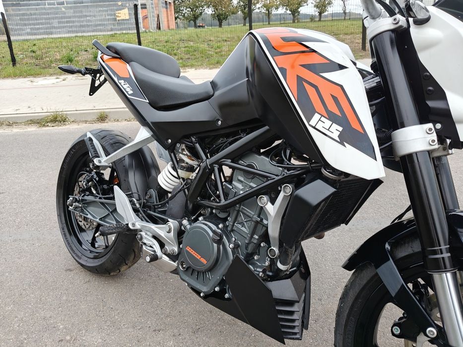 KTM Duke 125 ABS piękny stan Niemcy oryginał bezwypadkowy