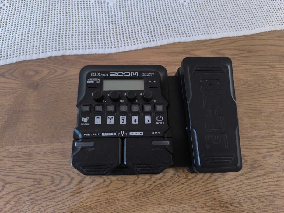 Pedaleira Zoom G1X FOUR