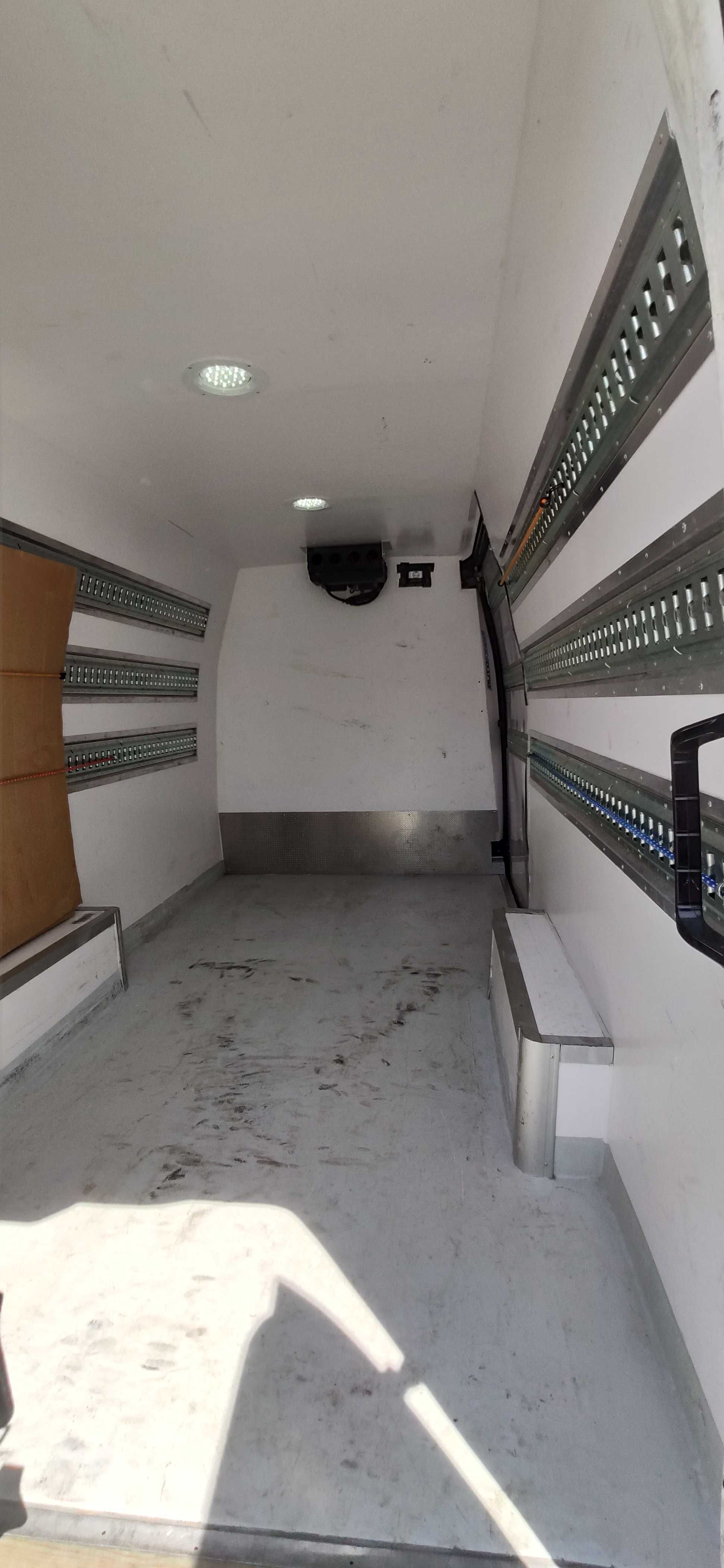 Iveco Daily 35-180(3.0) Hi-Matic (isotérmica c/plataforma)