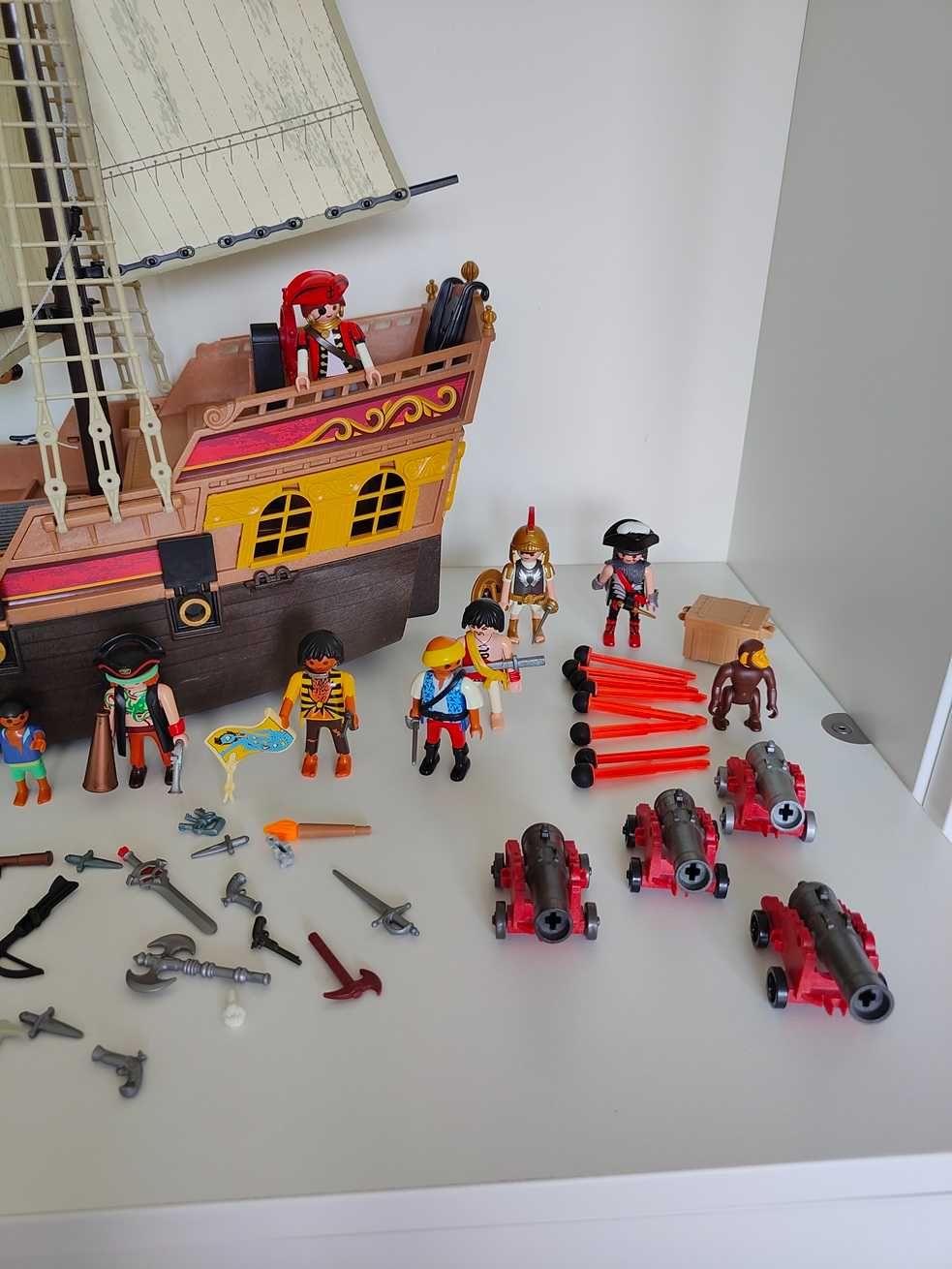 Playmobil 5135 duży Statek piracki (7 Piratów + małpka)