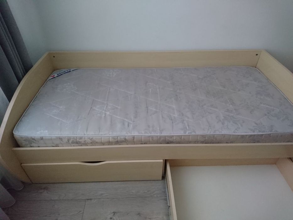 Продам ліжко з матрасом 90*200 б/в в гарному стані