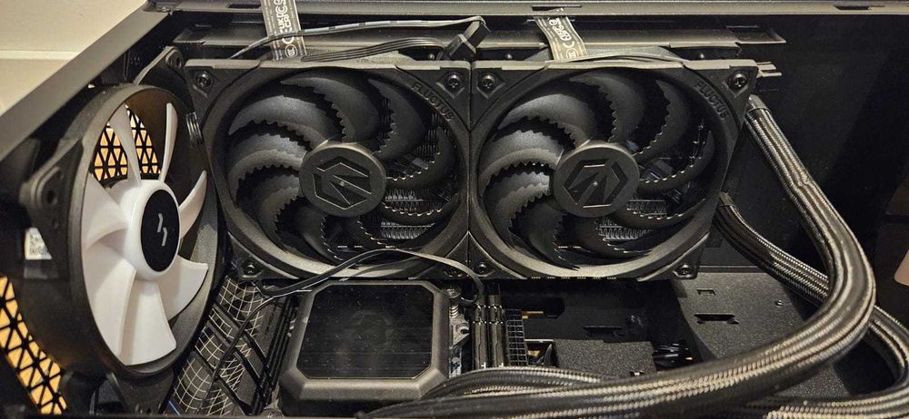 PC gaming i7-13700K | GeForce RTX 5070 | 32GB DDR5 6000MHz | SSD 1TB