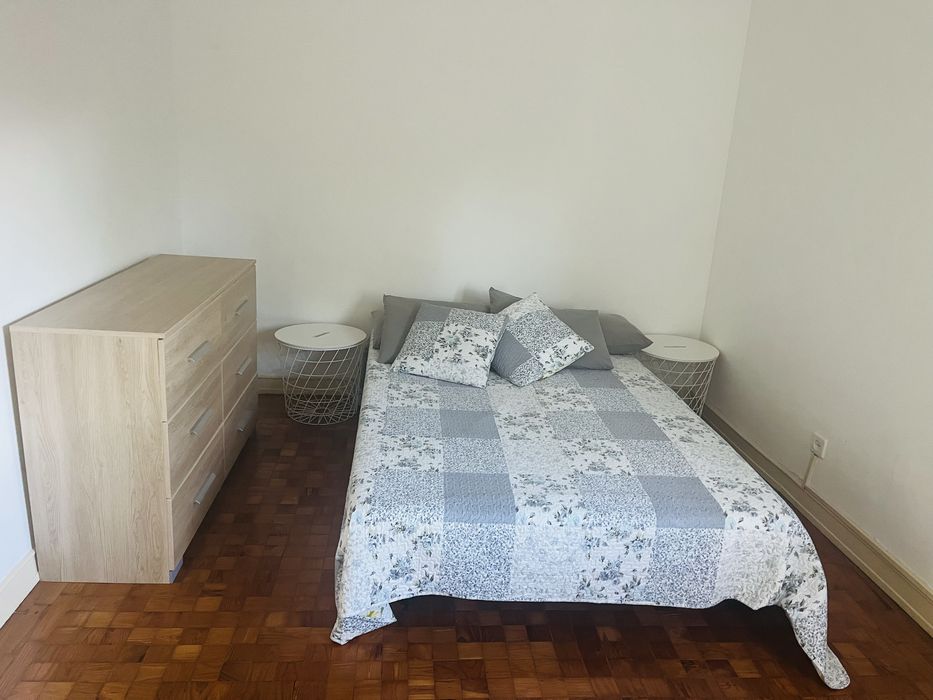 Quarto para arrendamento.