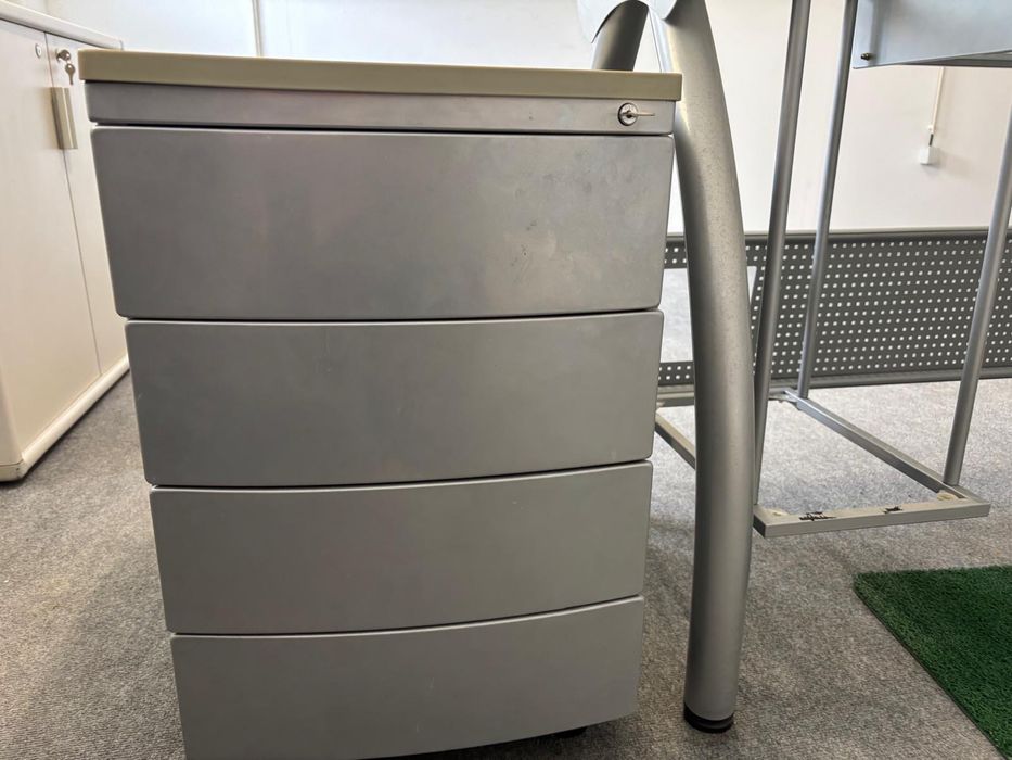 Secretária com canto