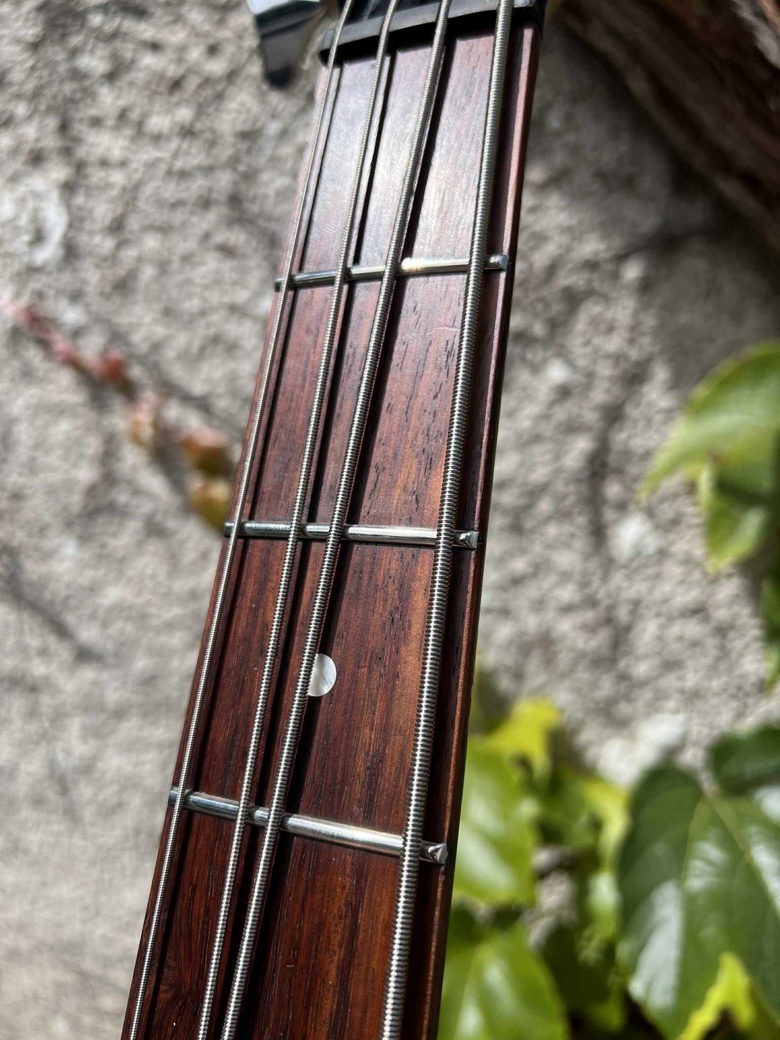 Gitara basowa leworęczna J&D 150L